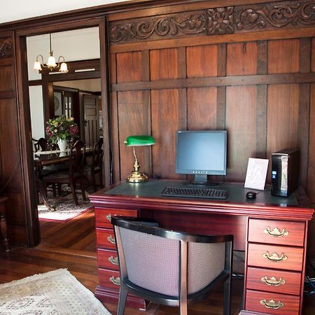 โรสบริดจ์ เฮาส์ เบด แอนด์ เบรคฟาสต์ Bed & Breakfast Gooseberry Hill ภายนอก รูปภาพ