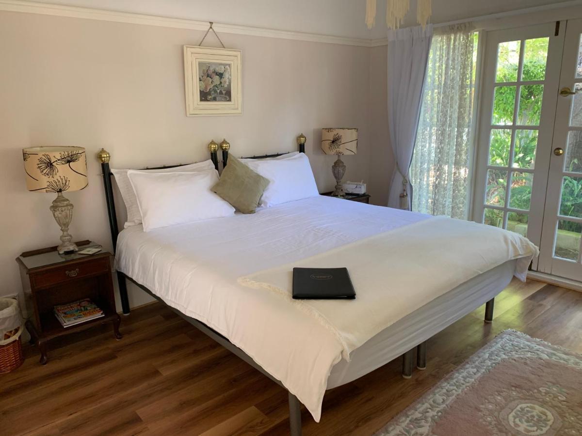 โรสบริดจ์ เฮาส์ เบด แอนด์ เบรคฟาสต์ Bed & Breakfast Gooseberry Hill ภายนอก รูปภาพ