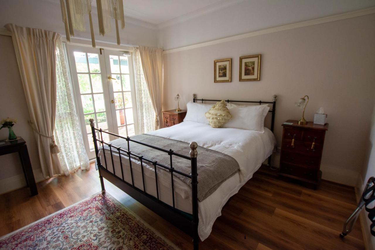 โรสบริดจ์ เฮาส์ เบด แอนด์ เบรคฟาสต์ Bed & Breakfast Gooseberry Hill ภายนอก รูปภาพ