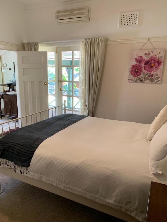 โรสบริดจ์ เฮาส์ เบด แอนด์ เบรคฟาสต์ Bed & Breakfast Gooseberry Hill ภายนอก รูปภาพ