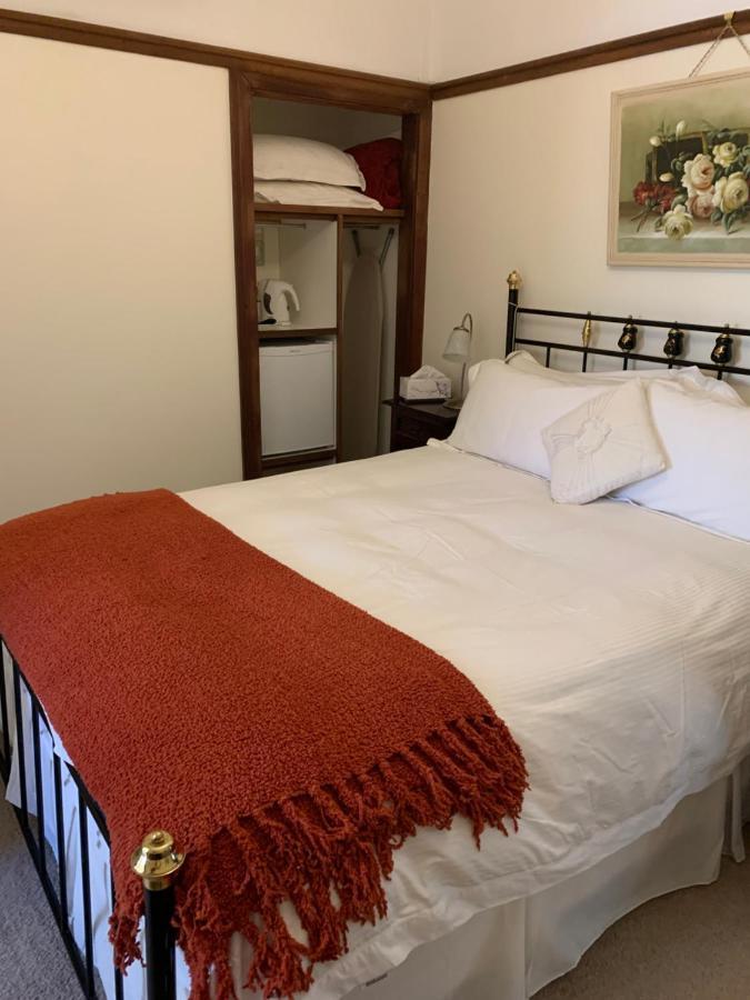 โรสบริดจ์ เฮาส์ เบด แอนด์ เบรคฟาสต์ Bed & Breakfast Gooseberry Hill ภายนอก รูปภาพ