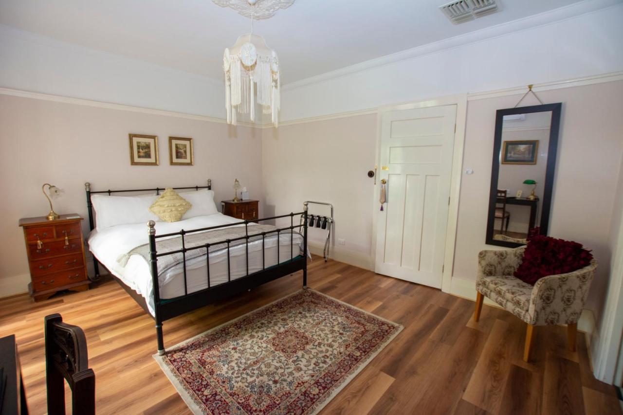 โรสบริดจ์ เฮาส์ เบด แอนด์ เบรคฟาสต์ Bed & Breakfast Gooseberry Hill ภายนอก รูปภาพ