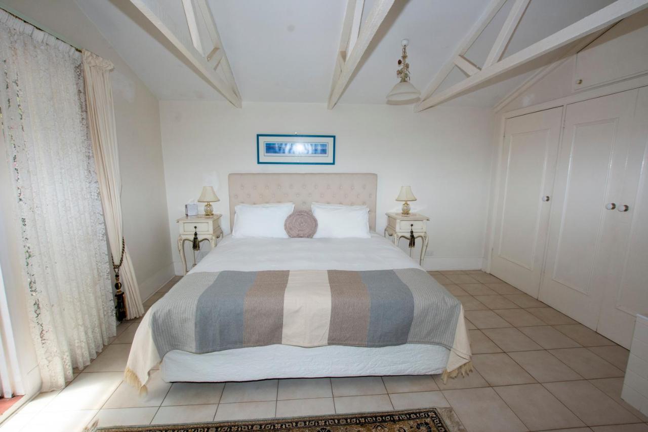 โรสบริดจ์ เฮาส์ เบด แอนด์ เบรคฟาสต์ Bed & Breakfast Gooseberry Hill ภายนอก รูปภาพ