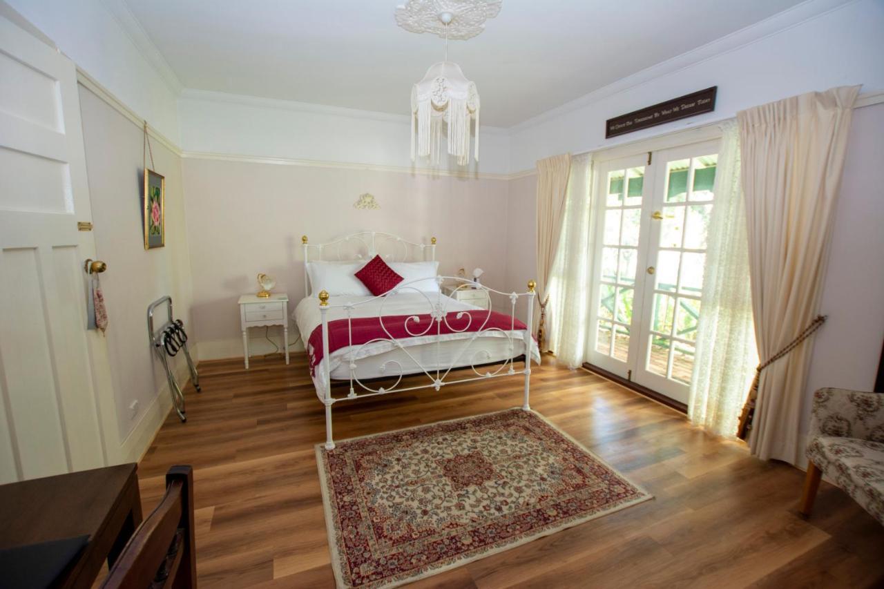 โรสบริดจ์ เฮาส์ เบด แอนด์ เบรคฟาสต์ Bed & Breakfast Gooseberry Hill ภายนอก รูปภาพ