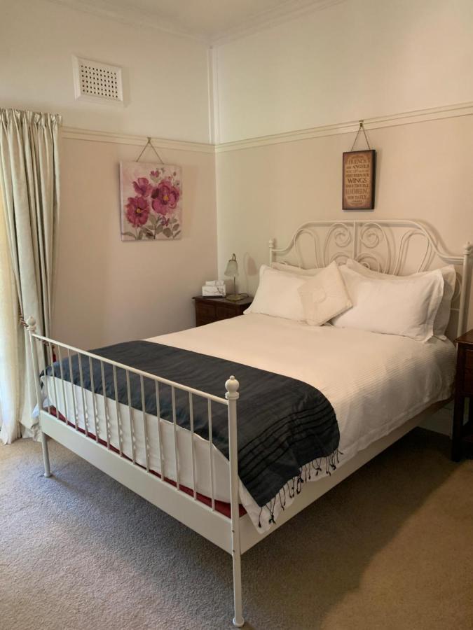 โรสบริดจ์ เฮาส์ เบด แอนด์ เบรคฟาสต์ Bed & Breakfast Gooseberry Hill ภายนอก รูปภาพ