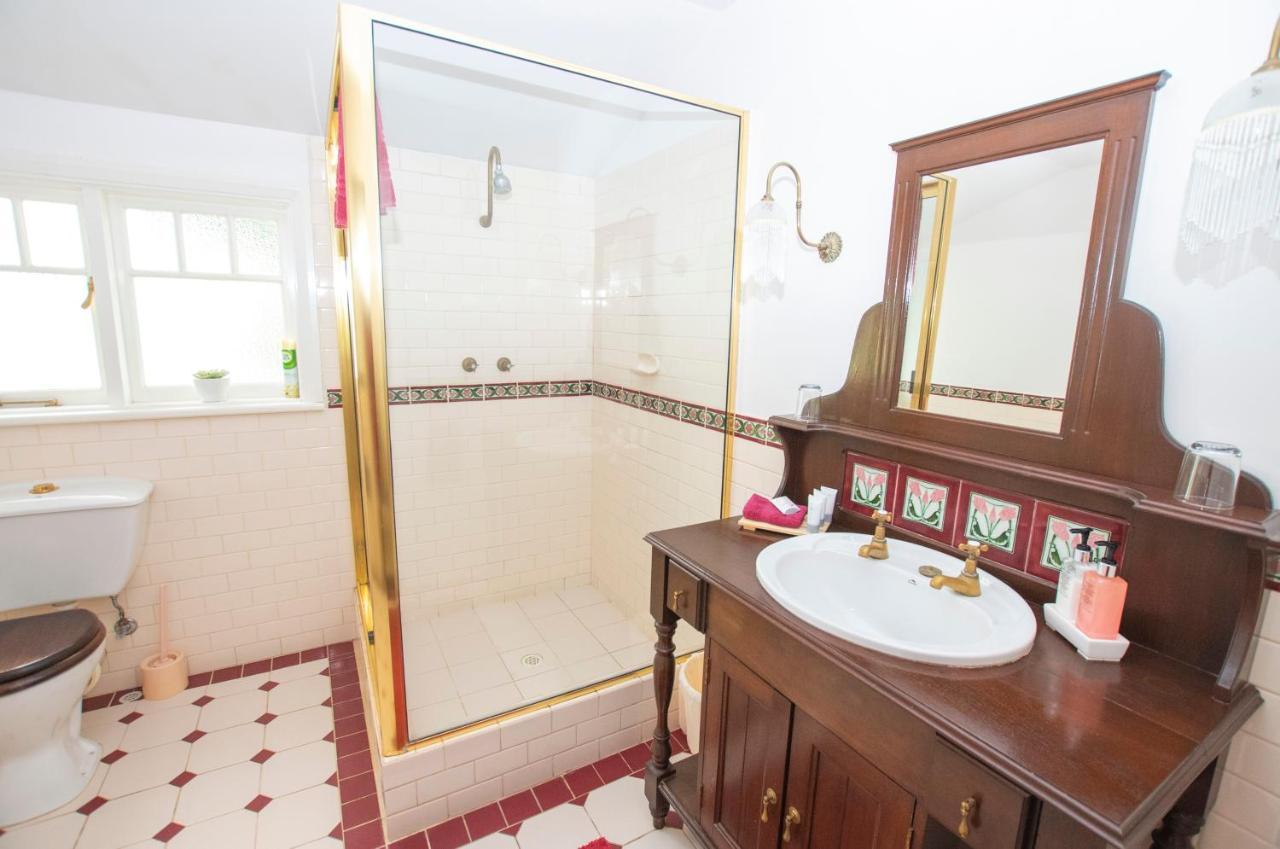 โรสบริดจ์ เฮาส์ เบด แอนด์ เบรคฟาสต์ Bed & Breakfast Gooseberry Hill ภายนอก รูปภาพ