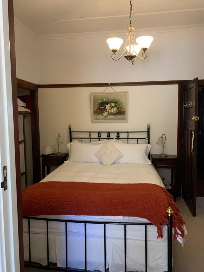โรสบริดจ์ เฮาส์ เบด แอนด์ เบรคฟาสต์ Bed & Breakfast Gooseberry Hill ภายนอก รูปภาพ