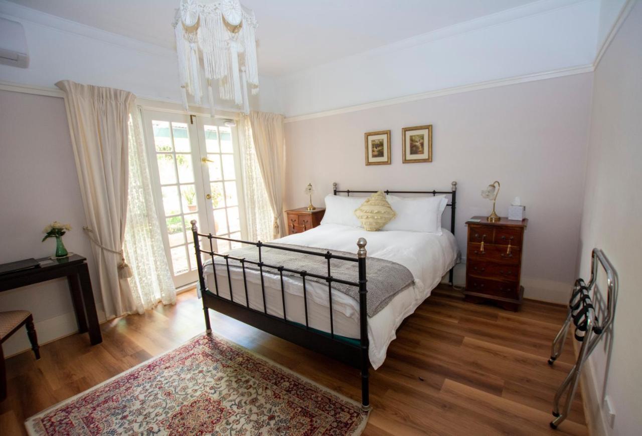 โรสบริดจ์ เฮาส์ เบด แอนด์ เบรคฟาสต์ Bed & Breakfast Gooseberry Hill ภายนอก รูปภาพ