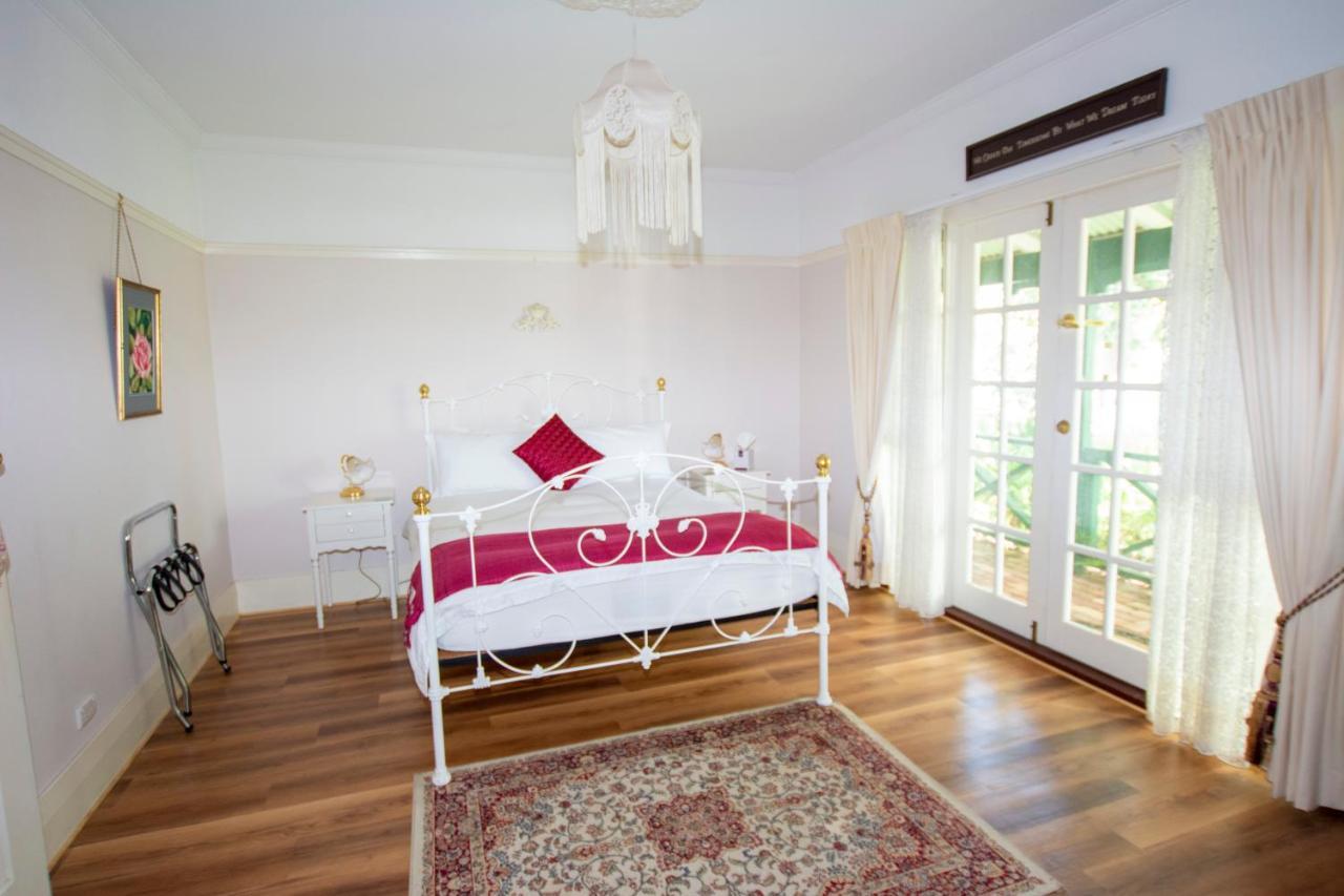 โรสบริดจ์ เฮาส์ เบด แอนด์ เบรคฟาสต์ Bed & Breakfast Gooseberry Hill ภายนอก รูปภาพ