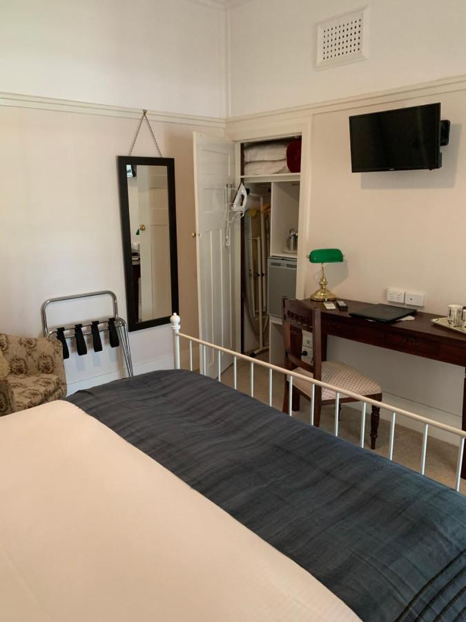 โรสบริดจ์ เฮาส์ เบด แอนด์ เบรคฟาสต์ Bed & Breakfast Gooseberry Hill ภายนอก รูปภาพ