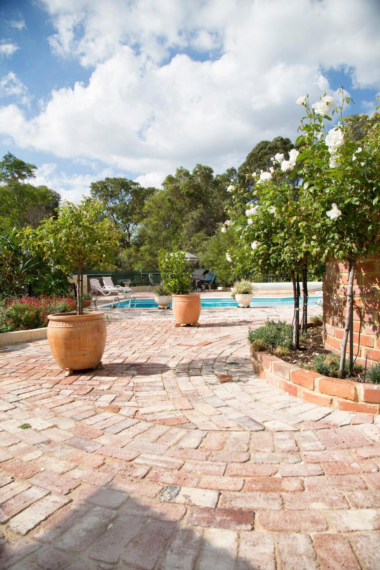 โรสบริดจ์ เฮาส์ เบด แอนด์ เบรคฟาสต์ Bed & Breakfast Gooseberry Hill ภายนอก รูปภาพ