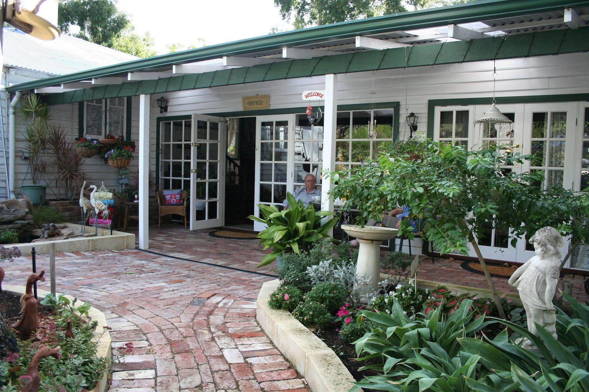 โรสบริดจ์ เฮาส์ เบด แอนด์ เบรคฟาสต์ Bed & Breakfast Gooseberry Hill ภายนอก รูปภาพ