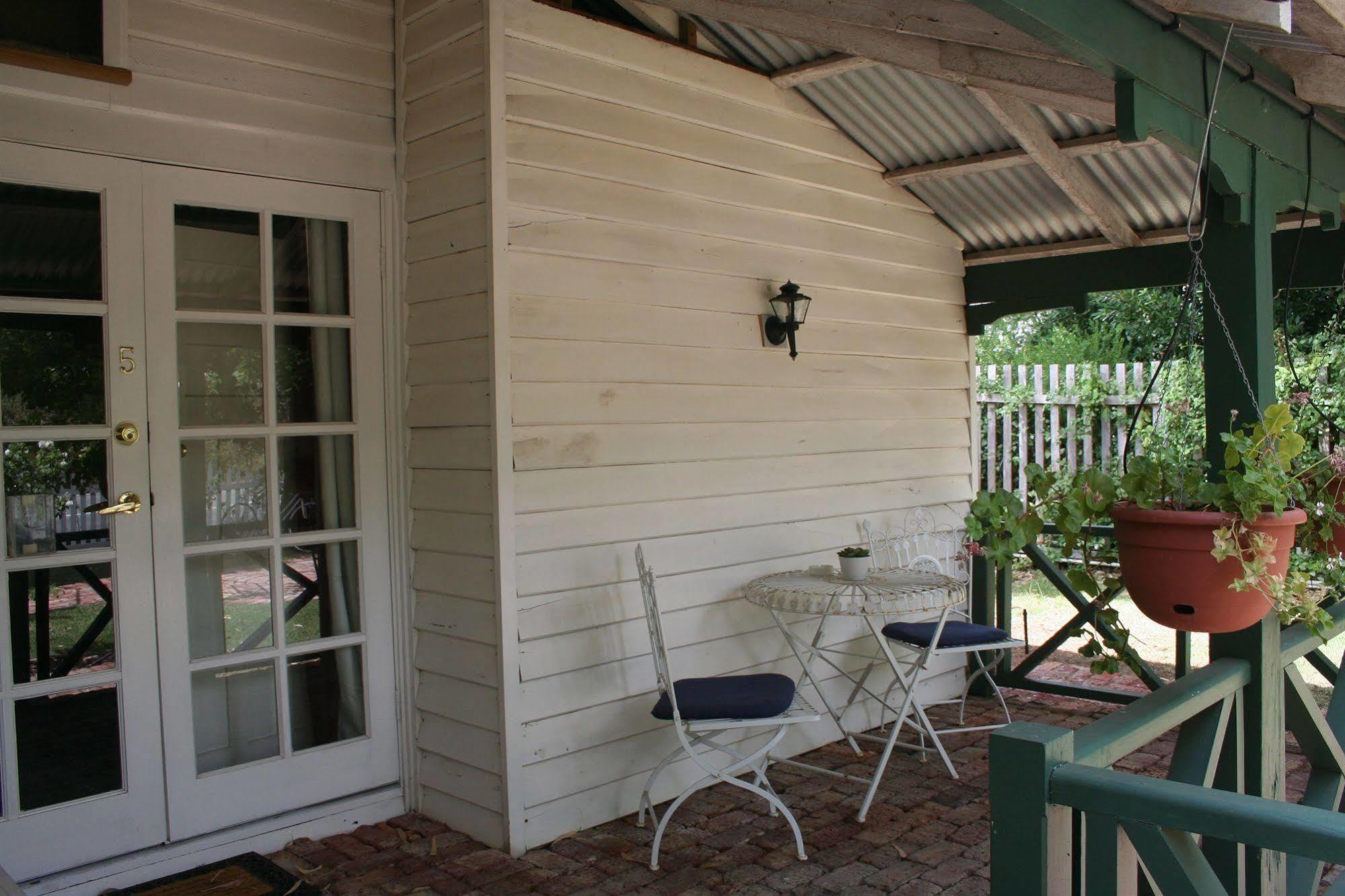 โรสบริดจ์ เฮาส์ เบด แอนด์ เบรคฟาสต์ Bed & Breakfast Gooseberry Hill ภายนอก รูปภาพ