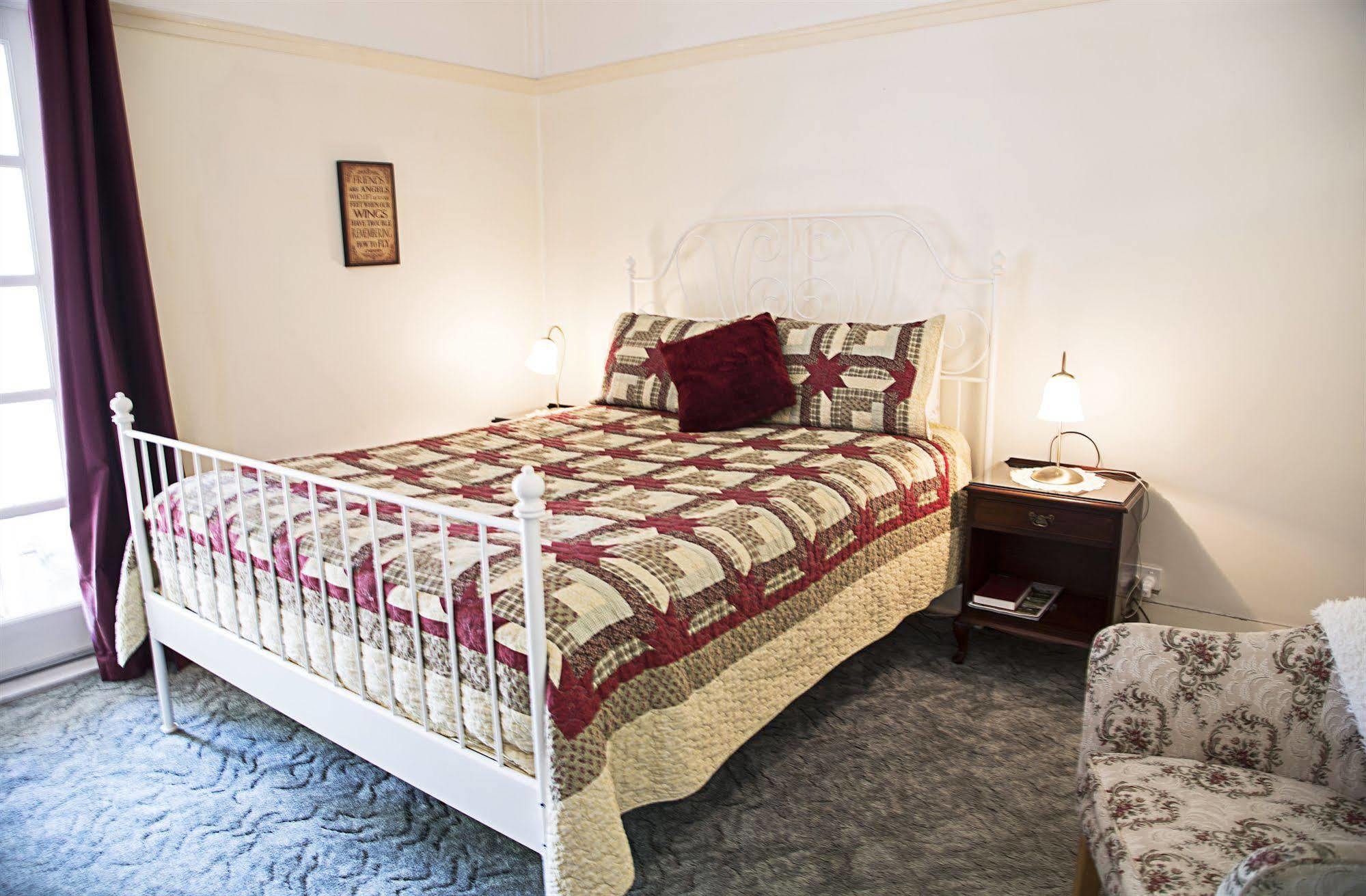 โรสบริดจ์ เฮาส์ เบด แอนด์ เบรคฟาสต์ Bed & Breakfast Gooseberry Hill ภายนอก รูปภาพ