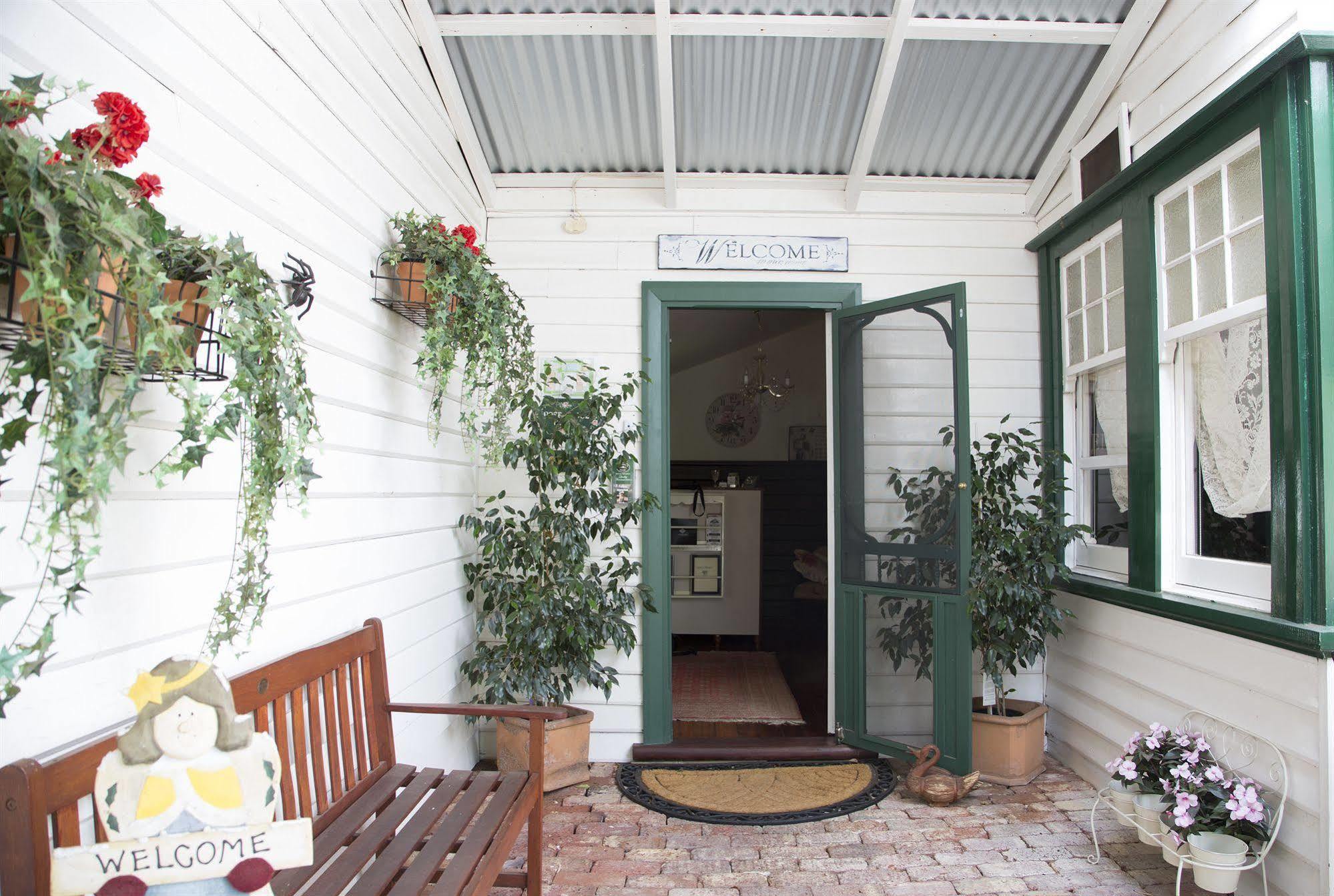โรสบริดจ์ เฮาส์ เบด แอนด์ เบรคฟาสต์ Bed & Breakfast Gooseberry Hill ภายนอก รูปภาพ