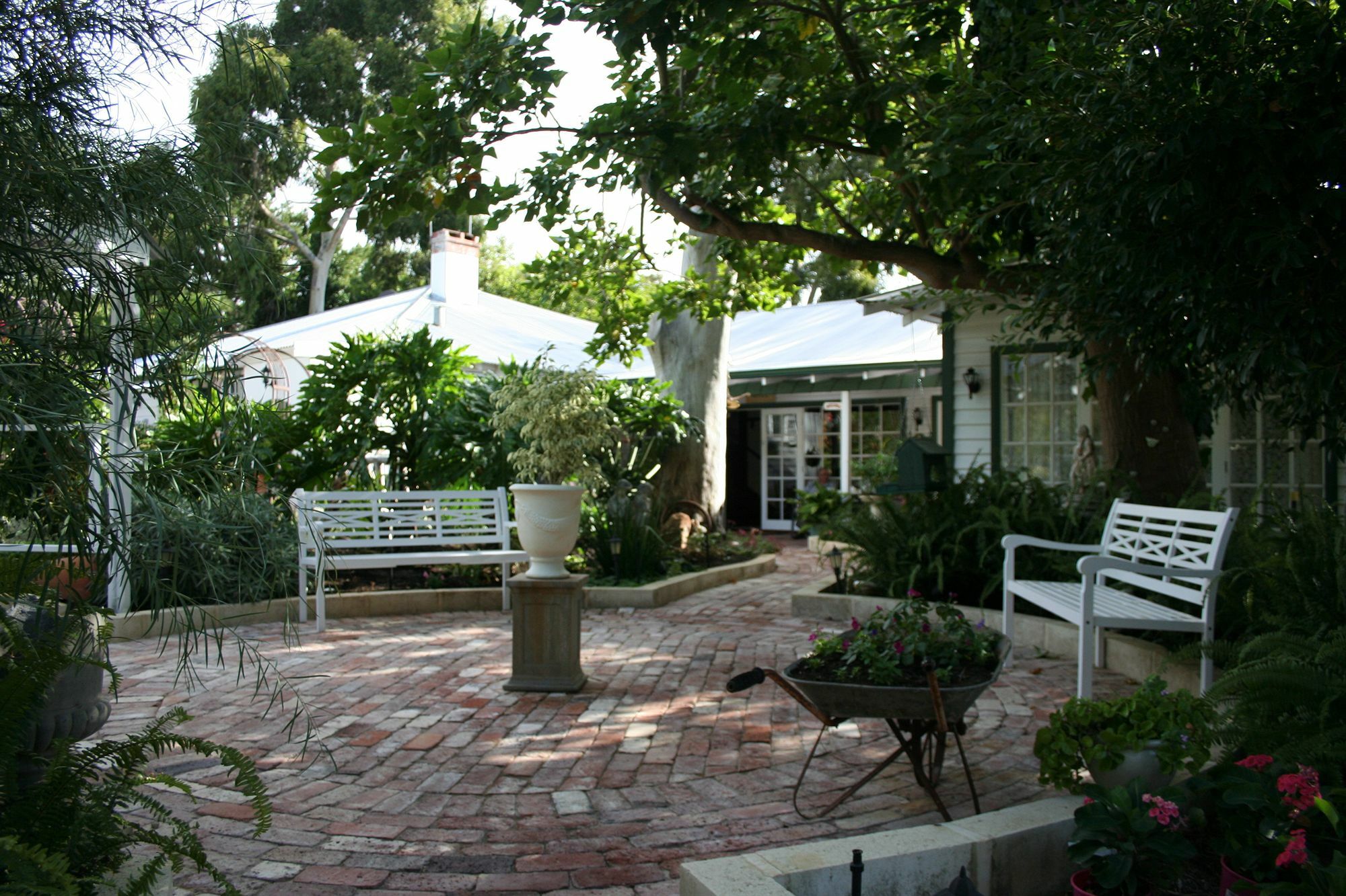 โรสบริดจ์ เฮาส์ เบด แอนด์ เบรคฟาสต์ Bed & Breakfast Gooseberry Hill ภายนอก รูปภาพ