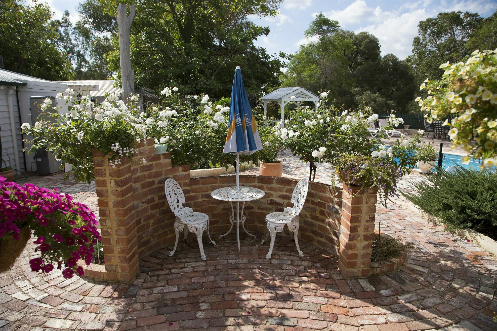 โรสบริดจ์ เฮาส์ เบด แอนด์ เบรคฟาสต์ Bed & Breakfast Gooseberry Hill ภายนอก รูปภาพ